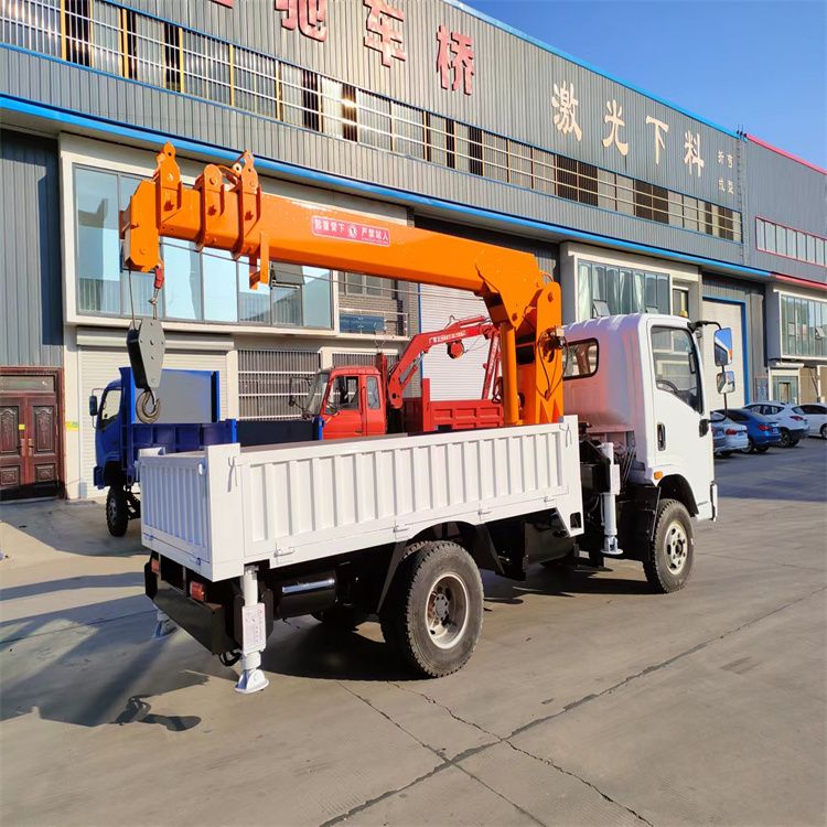 东洲区三轮随车吊定制 农用改装机自备吊中瑞长期出售